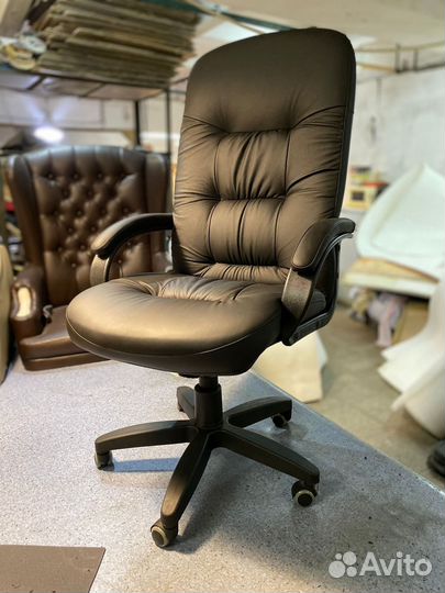 Офисное кресло