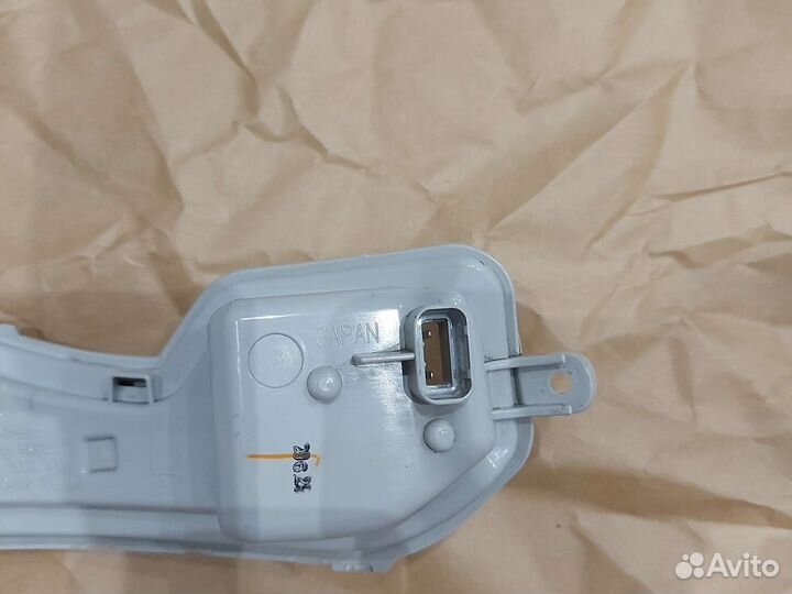 Повторитель поворота в зеркало Инфинити Q50 левый