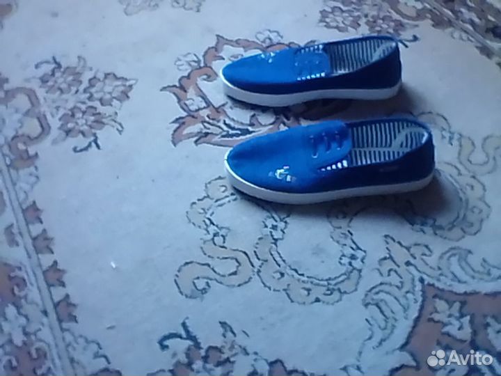 Спортивная женская обувь,мало б/у