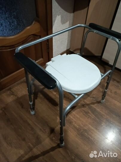 Стул - туалет для людей с ограничениями