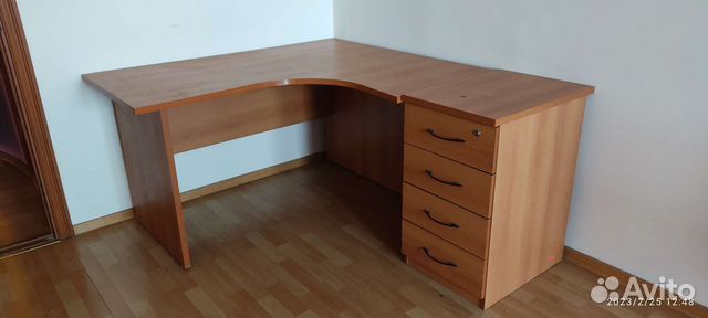 Продаю компьютерный стол б/у. С тумбой