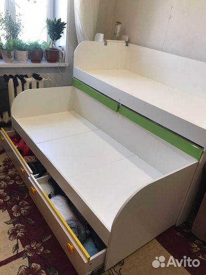 Кровать двухьярусная