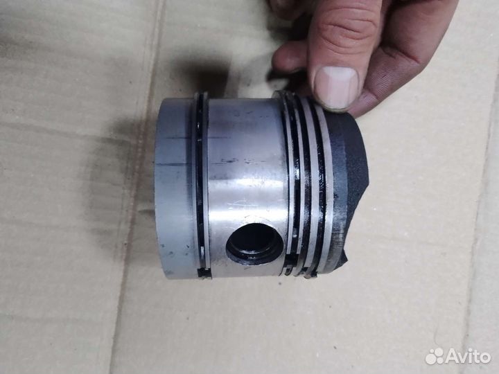 Поршень Днепр норма б/у