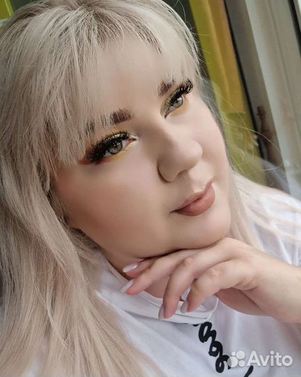 Модель на макияж