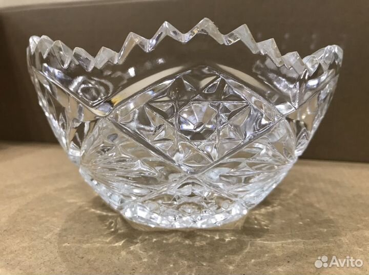 Хрустальная вазочка
