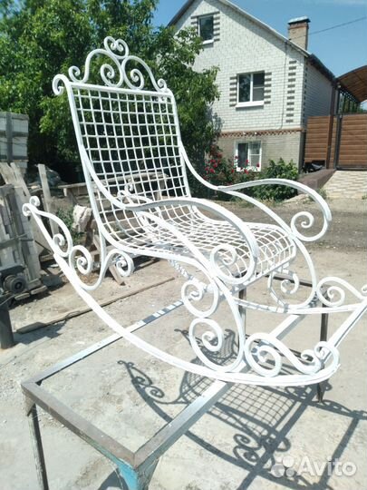 Продам кованые кресло качалка