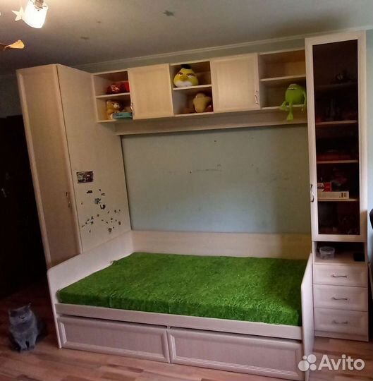 Комплект мебели в детскую б/у
