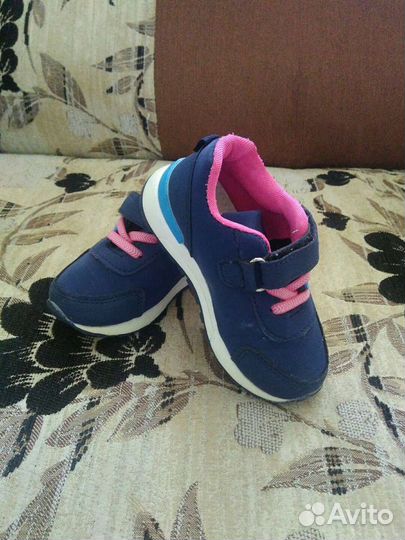Кроссовки для девочки