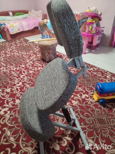Коленный школьный стул