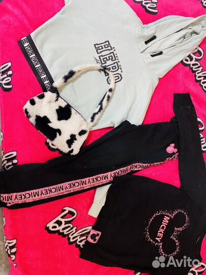 Пакет фирменных вещей на доставке