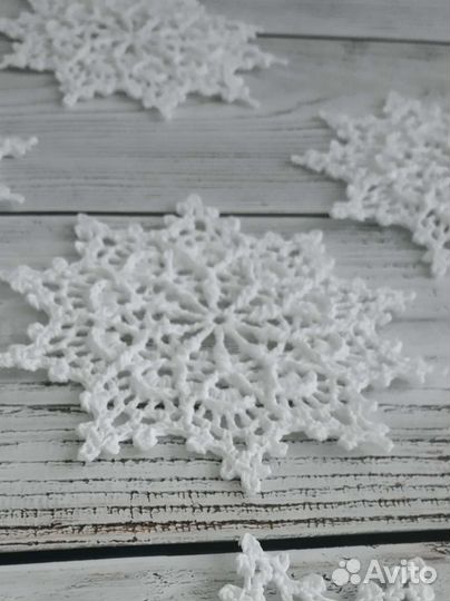 Вязаные снежинки. Набор из 6 шт.Ручная работа