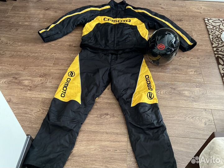 Мото костюм с шлемом, состояние отличное
