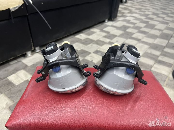 Противотуманки Toyota LC150 Koito