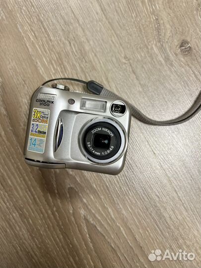 Компактный фотоаппарат