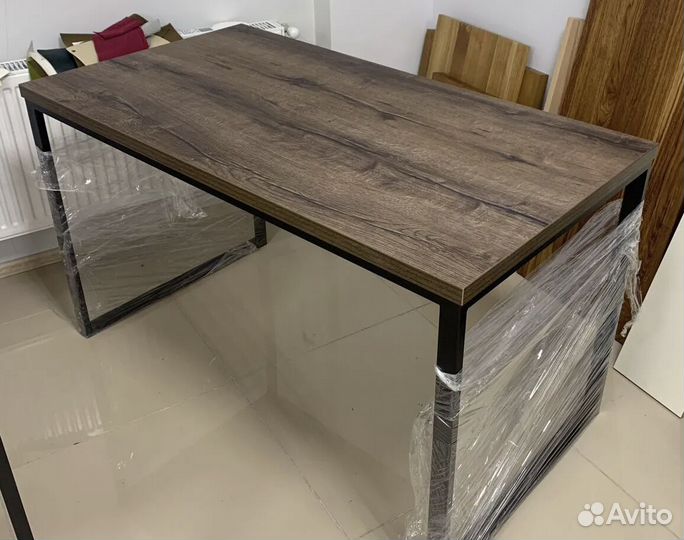 Стол обеденный