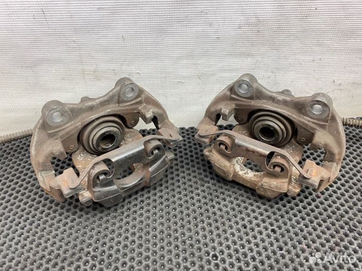 Суппорта задние Mercedes-Benz Cls-Class W219