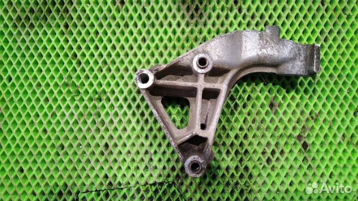 Кронштейн двигателя правый ваз 2110