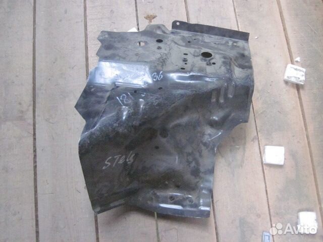 Брызговик передний левый Mitsubishi Montero/Pajero