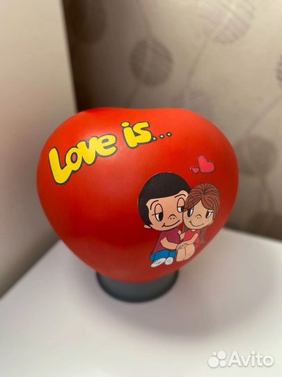Подарочная упаковка сердце “Love is.”