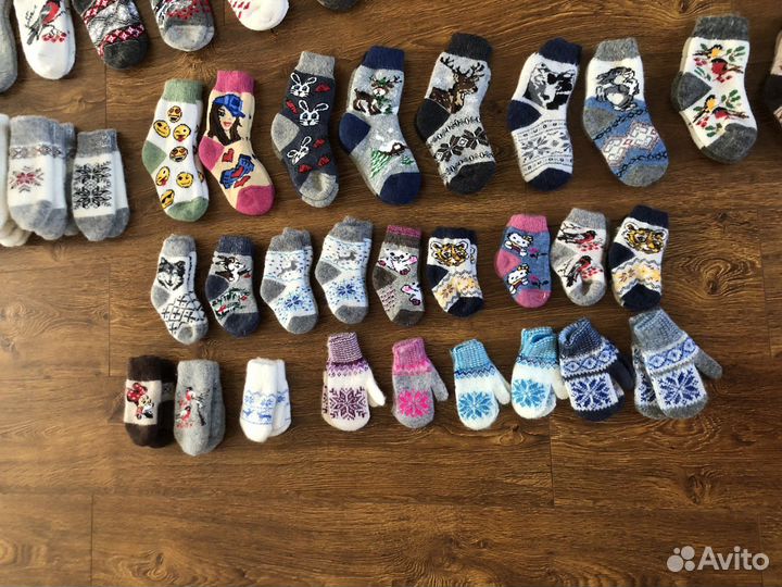 Детские варежки и носки вязаные