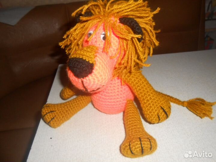 Вязаный львенок