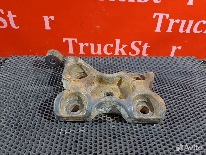 Кронштейн заднего амортизатора левый