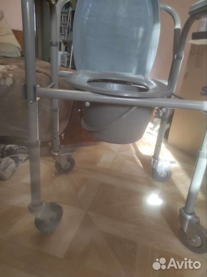 Санитарное кресло туалет с колёсиками