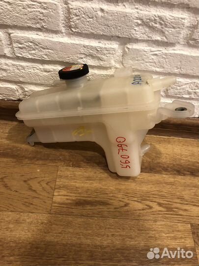 Расширительный бачок Toyota RAV4 (40) до рест