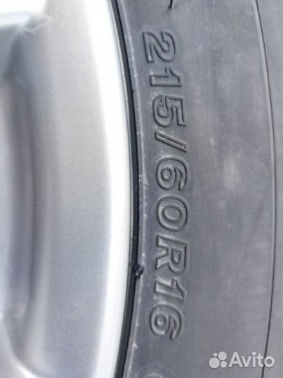 Bridgestone Blizzak Spike-02 215/60 R16 95T
