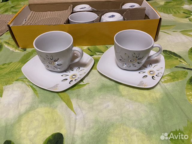 Набор чашек и блюдец