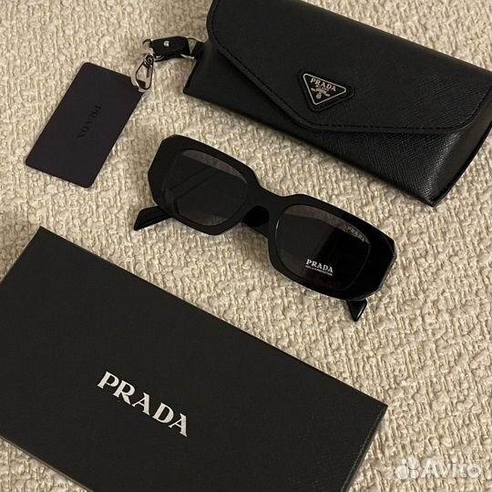 Очки Prada