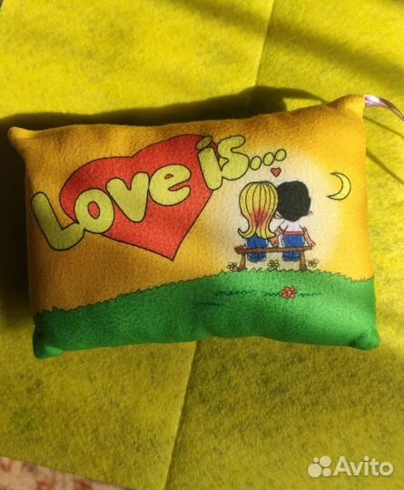 Подушка love is
