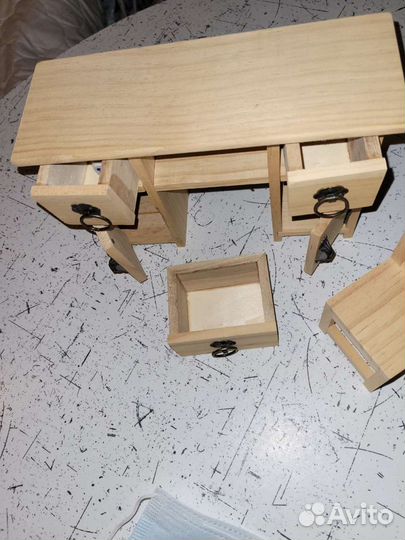 Шкатулка в форме стола