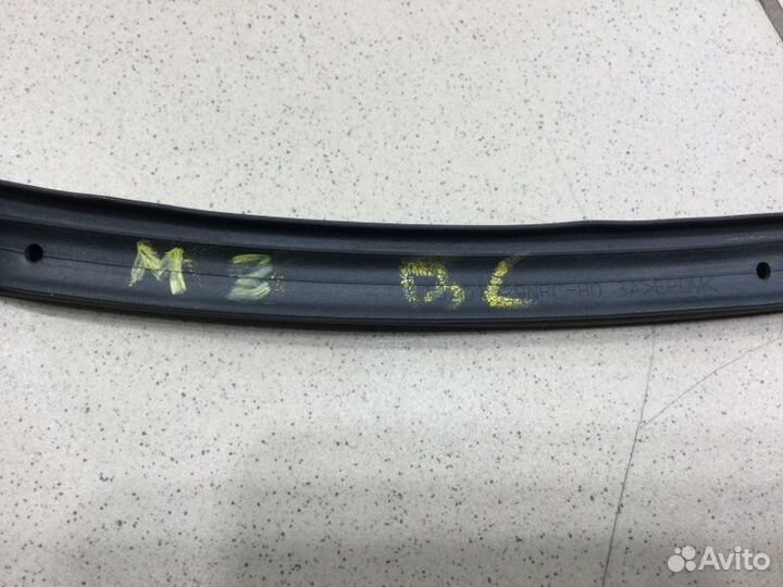 Уплотнитель капота Mazda 3 BL 2009-2013