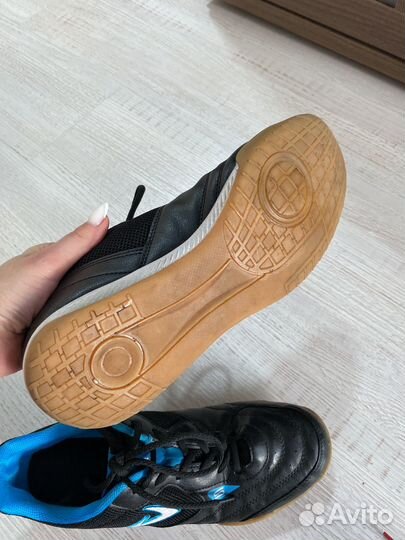 Продам футзалки