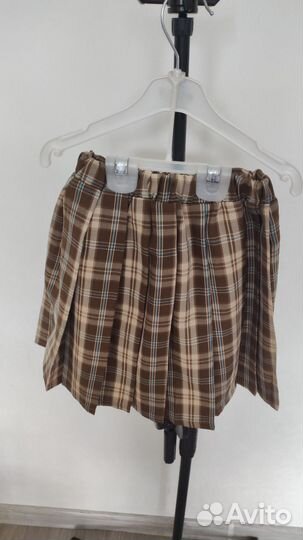 Вязаный костюм с юбкой для девочки