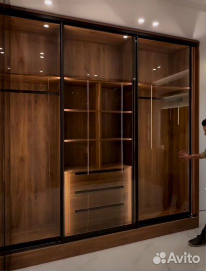 Шкаф с встроенной гладильной доской