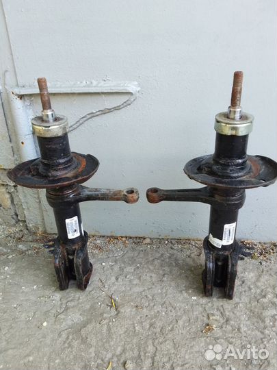 Заводские стойки амортизатора LADA Priora