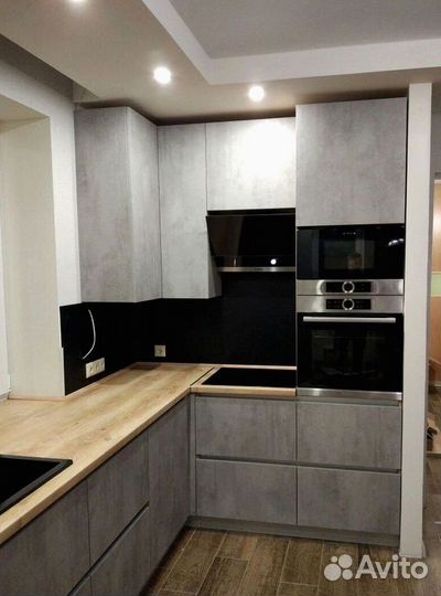 Кухонный гарнитур в стиле хай тек