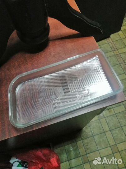 Стекло на фару passat b3