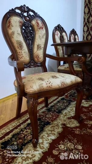 Стол со стульями