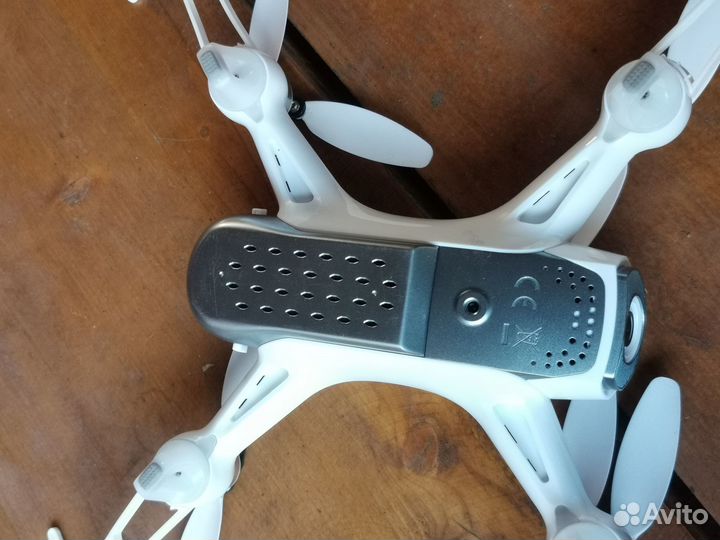 Квадрокоптер Syma W1Pro