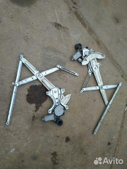 Стеклоподъёмник передний Daihatsu YRV