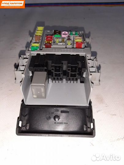 Блок реле и предохранителей Opel Astra J 2011