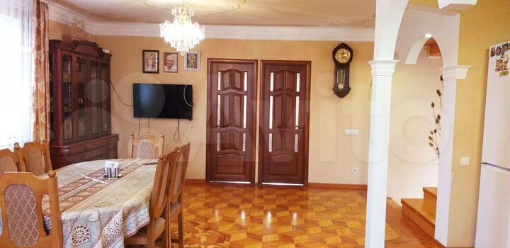 Дом 210 м² на участке 6 сот.