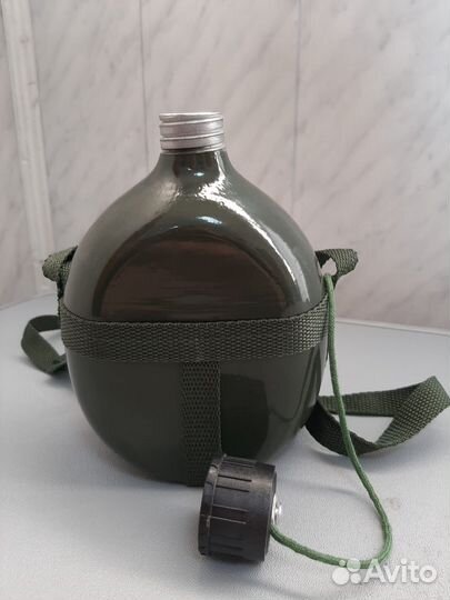 Фляжка походная с лямками через плечо