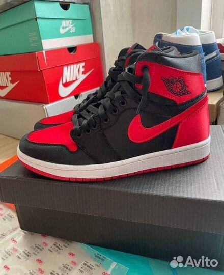 Кроссовки Nike Air Jordan 1 High OG satin bred