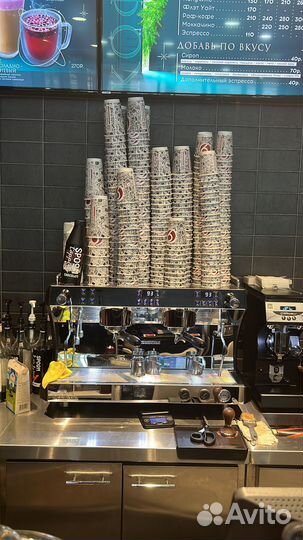 Бариста, сотрудник кафе