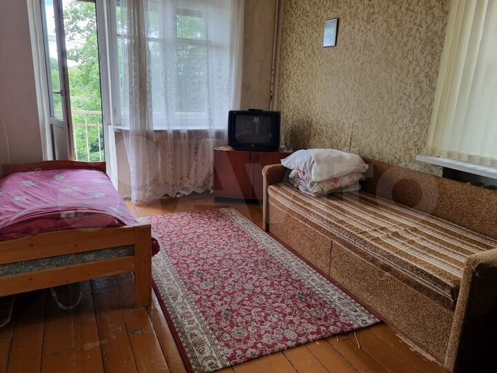 2-к. квартира, 42 м², 3/3 эт.