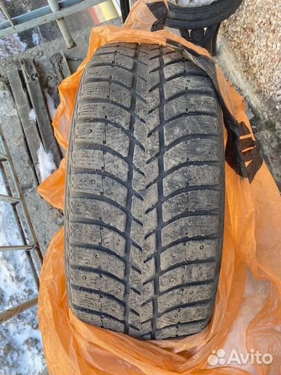Bridgestone Ice Cruiser 5000 215/60 R16